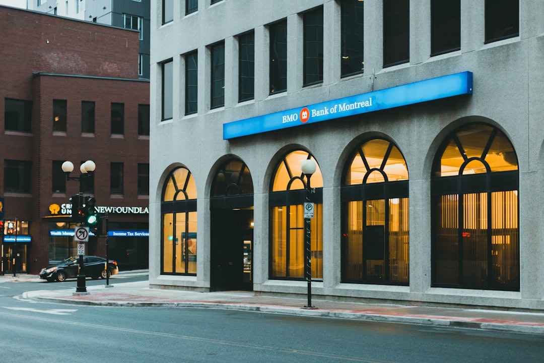 découvrez nos services de private banking pour une gestion personnalisée de votre patrimoine et un accompagnement sur-mesure.