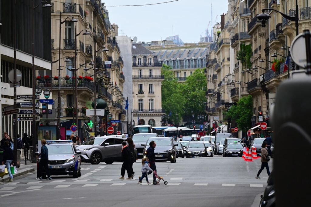 découvrez les quartiers à éviter à paris pour votre sécurité. informations et conseils pour éviter les zones sensibles pendant votre visite.