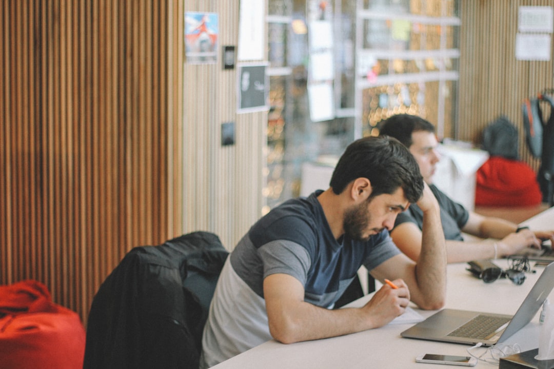 découvrez tout ce qu'il faut savoir sur le code bancaire : définition, utilité et comment le trouver facilement pour vos transactions financières en toute sécurité.