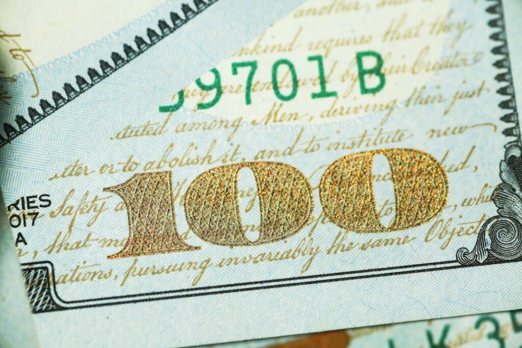 découvrez les salaires dans le secteur bancaire : niveaux de rémunération, évolutions et facteurs influençant les revenus des professionnels de la banque.