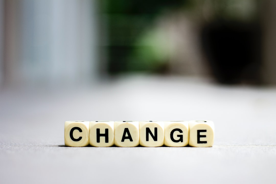 découvrez les clés du leadership efficace face au changement et apprenez à guider votre équipe avec succès dans un environnement en constante évolution.
