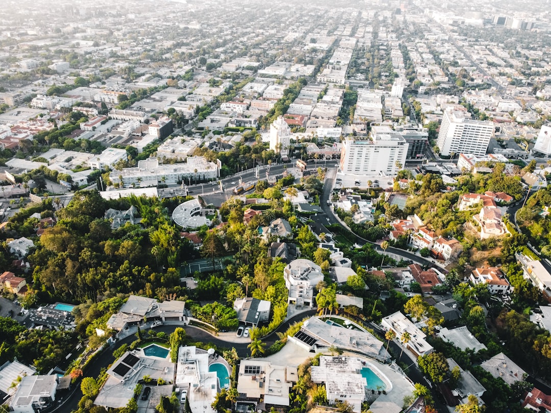 recherche immobilière : analyses approfondies et tendances du marché pour vous aider à prendre des décisions éclairées dans l'achat, la vente ou l'investissement immobilier.