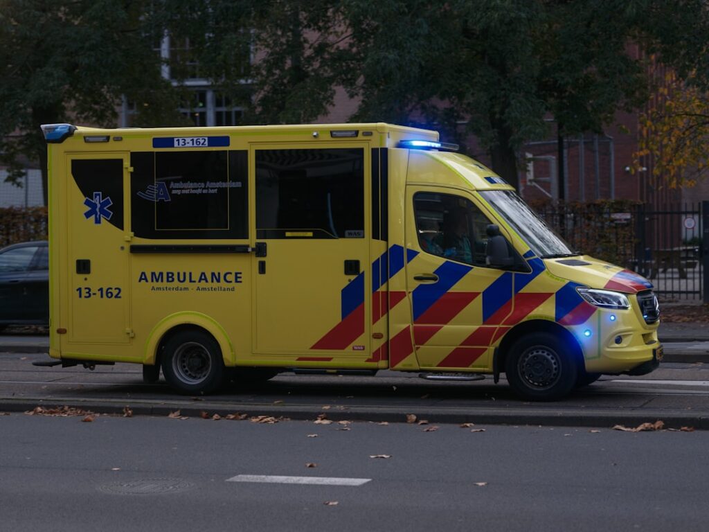 réponse rapide et efficace aux accidents de la route pour assurer la sécurité, fournir une assistance immédiate et coordonner les interventions d'urgence.