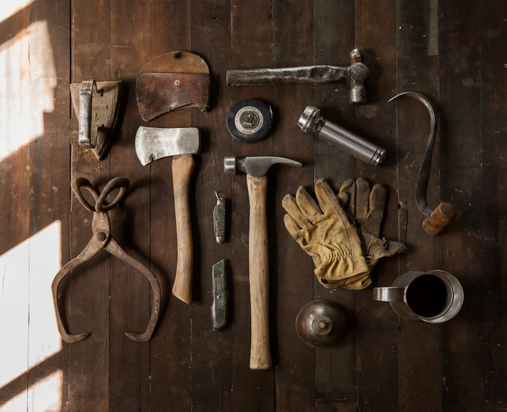 découvrez notre sélection d'outils pratiques et performants pour tous vos projets, que ce soit en bricolage, jardinage ou réparation.