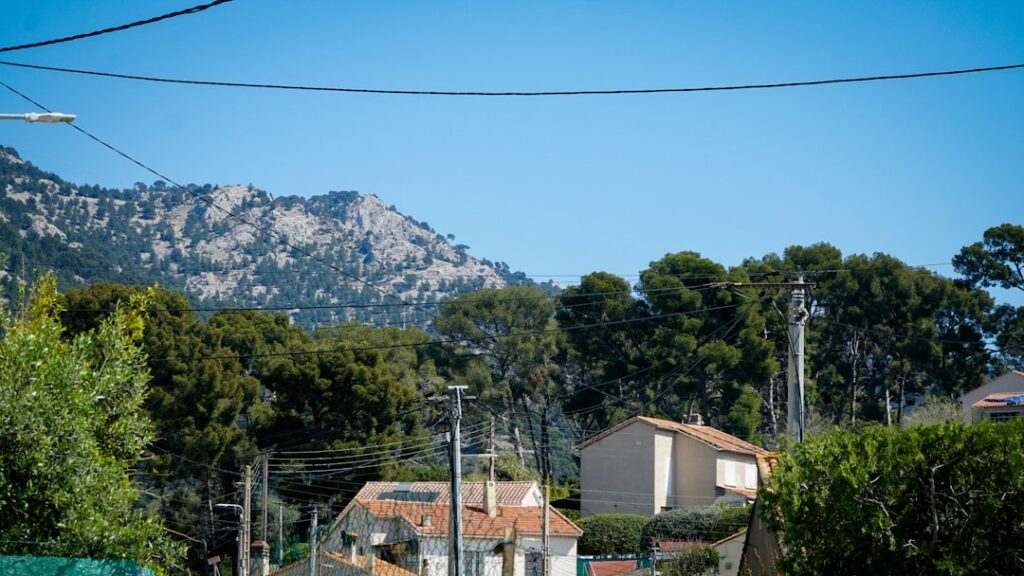découvrez les quartiers de toulon à éviter pour garantir votre sécurité et votre confort lors de votre visite ou installation dans la ville.