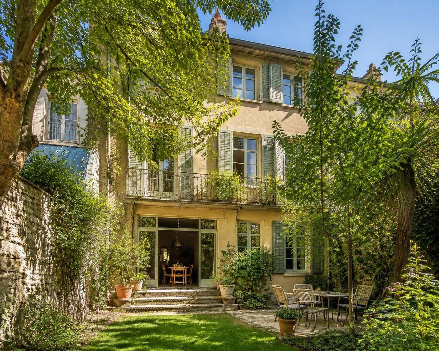 découvrez les pièges courants à éviter lors de l'achat d'une maison construite par un particulier pour sécuriser votre investissement avant de signer.