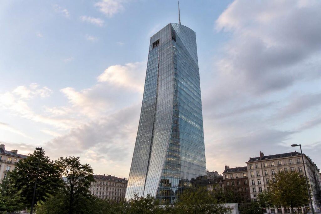 découvrez des photos exclusives de la tour alto, un joyau architectural emblématique de lyon, offrant un aperçu unique de son design moderne et innovant.