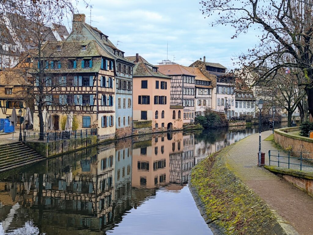 découvrez les quartiers de strasbourg à éviter pour votre sécurité et tranquillité. guide utile pour voyageurs et nouveaux résidents souhaitant éviter les zones à risques.
