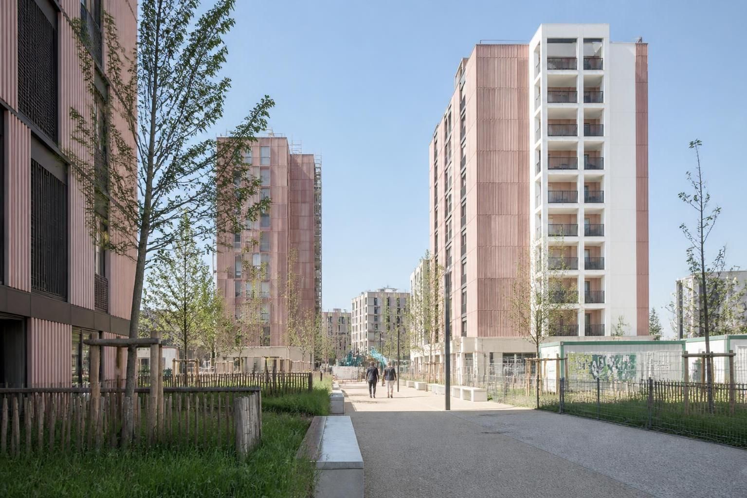 découvrez les changements et projets de rénovation qui transforment la cité rose à nanterre, un quartier emblématique en pleine évolution.