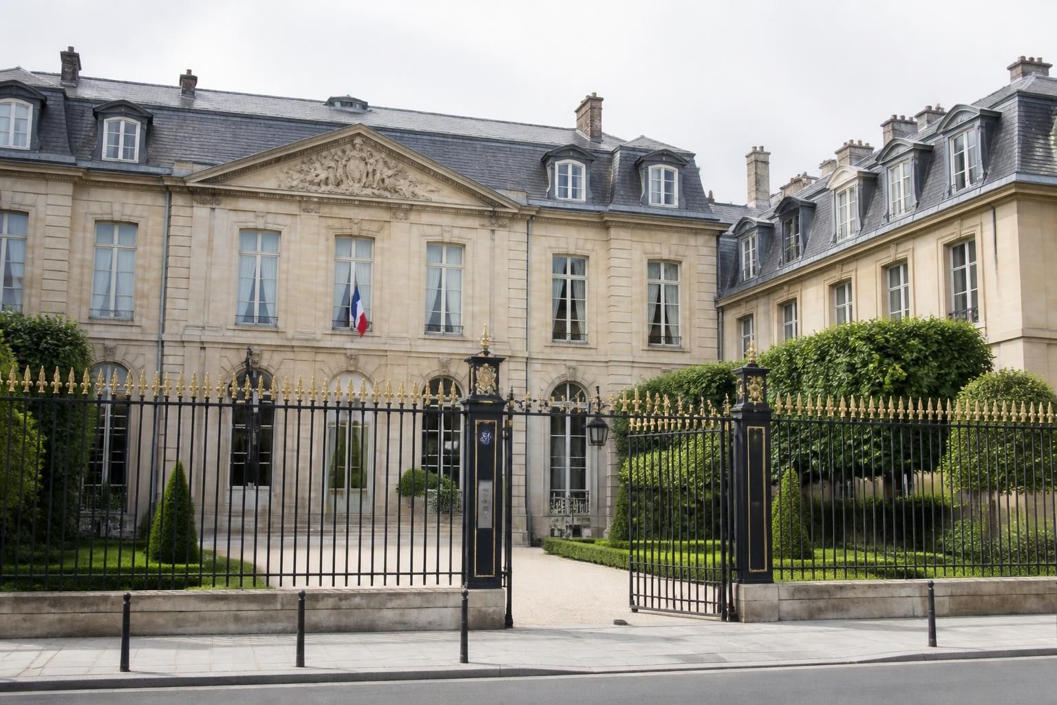 découvrez les secrets et les surprises du domaine matignon, la résidence officielle du premier ministre, entre histoire, architecture et mystères bien gardés.