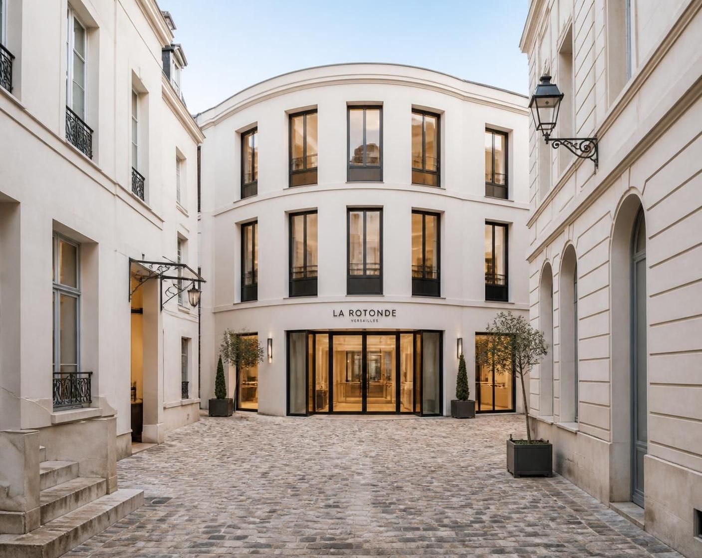 découvrez la rotonde versailles, un joyau architectural emblématique situé au cœur du quartier saint-louis, alliant histoire et élégance dans un cadre exceptionnel.